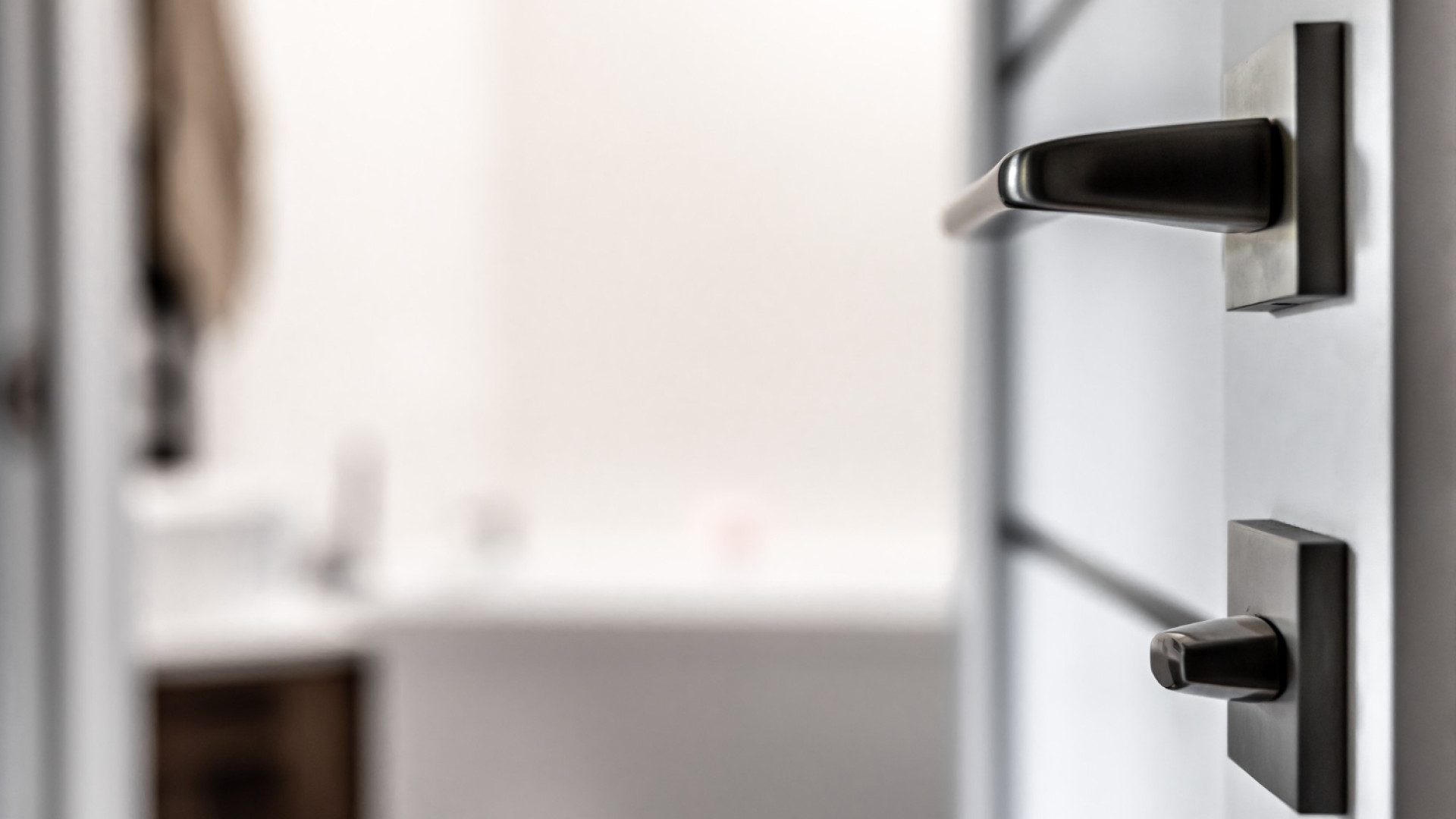 Rénovation ou construction : quelle porte palière en bois choisir ?